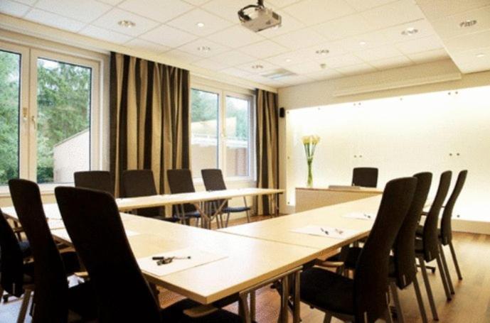 Nova Park Conference Hotel Knivsta  Ngoại thất bức ảnh